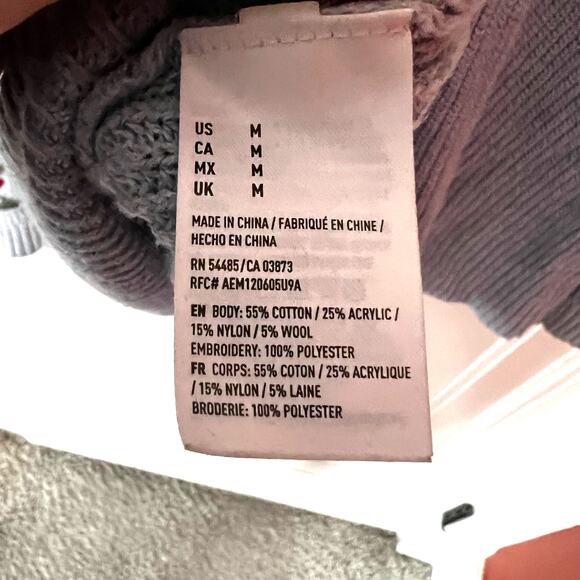 American Eagle V-Neck Floral Embroidered Sleeve Light Blue Sweater SZ M - Picture 5 of 5